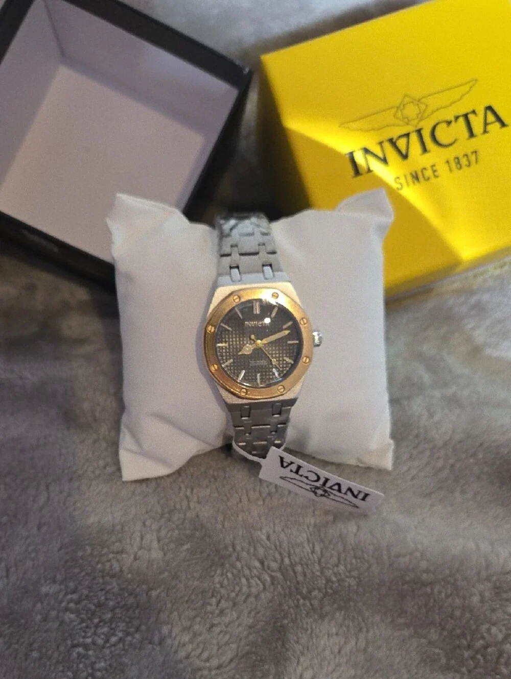 Invicta 69258 Celestial Womens 30mm.